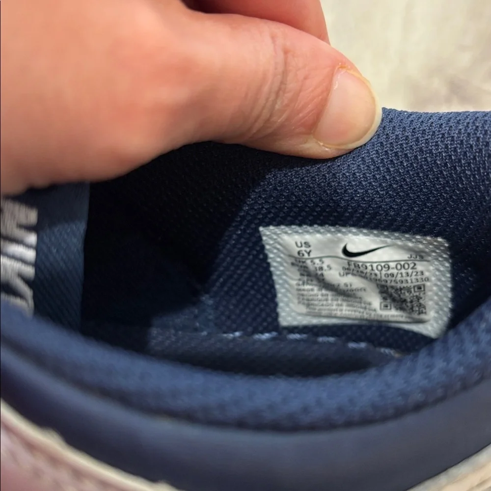 Nike Youth Dunks Dark Blue and White Sneakers size 6